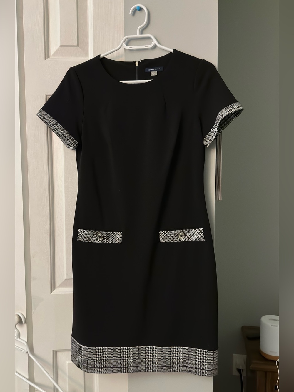 Tommy Hilfiger Black Short-Sleeve Sheath Dress with Plaid Trim